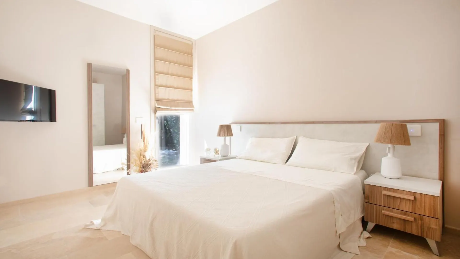 Lacona Cocoon 0*,  Italy